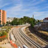 Possiamo proseguire lungo via Pietracola e attraversare il ponte che sormonta le Ferrovie Appulo Lucane